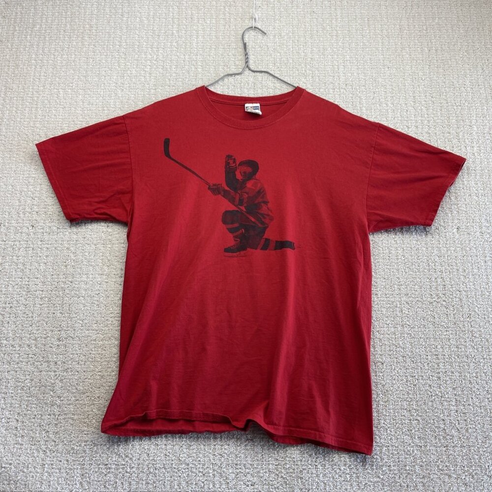 Y2K Budweiser Hockey Player Graphic Tee T-Shirt Mens Sz L Hockey NHL Beer Canada